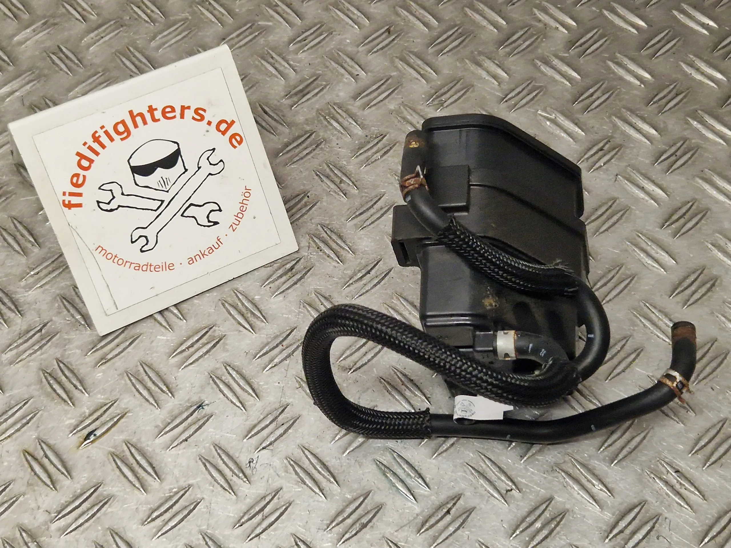 AKTIVKOHLEBEHAELTER Kohlefilterkasten Suzuki GSX-S 750 EZ.17 WC50 14371km 1856004K01000