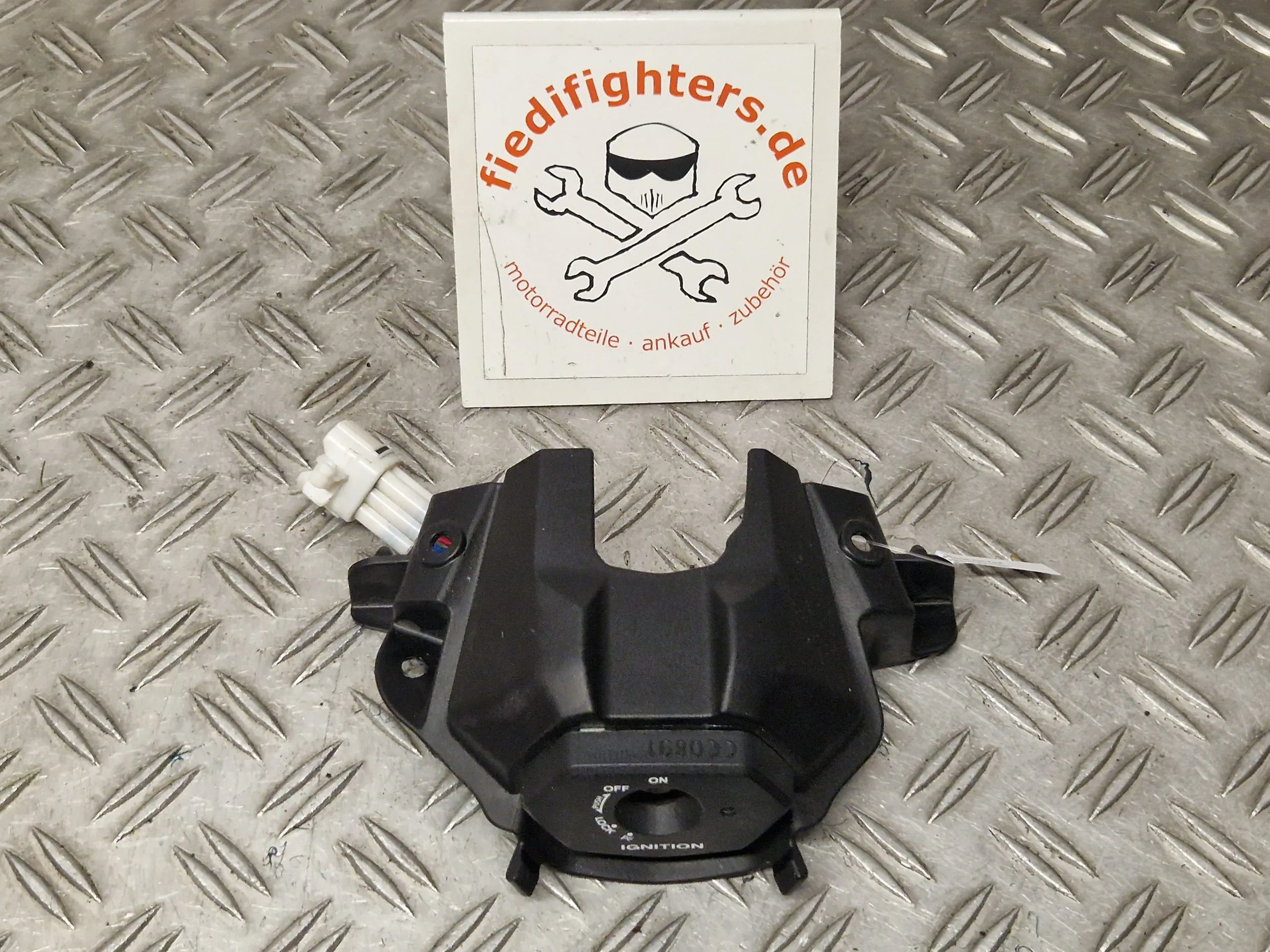 Antenne Suzuki GSX-S 750 EZ.17 WC50 14371km 3718004K01