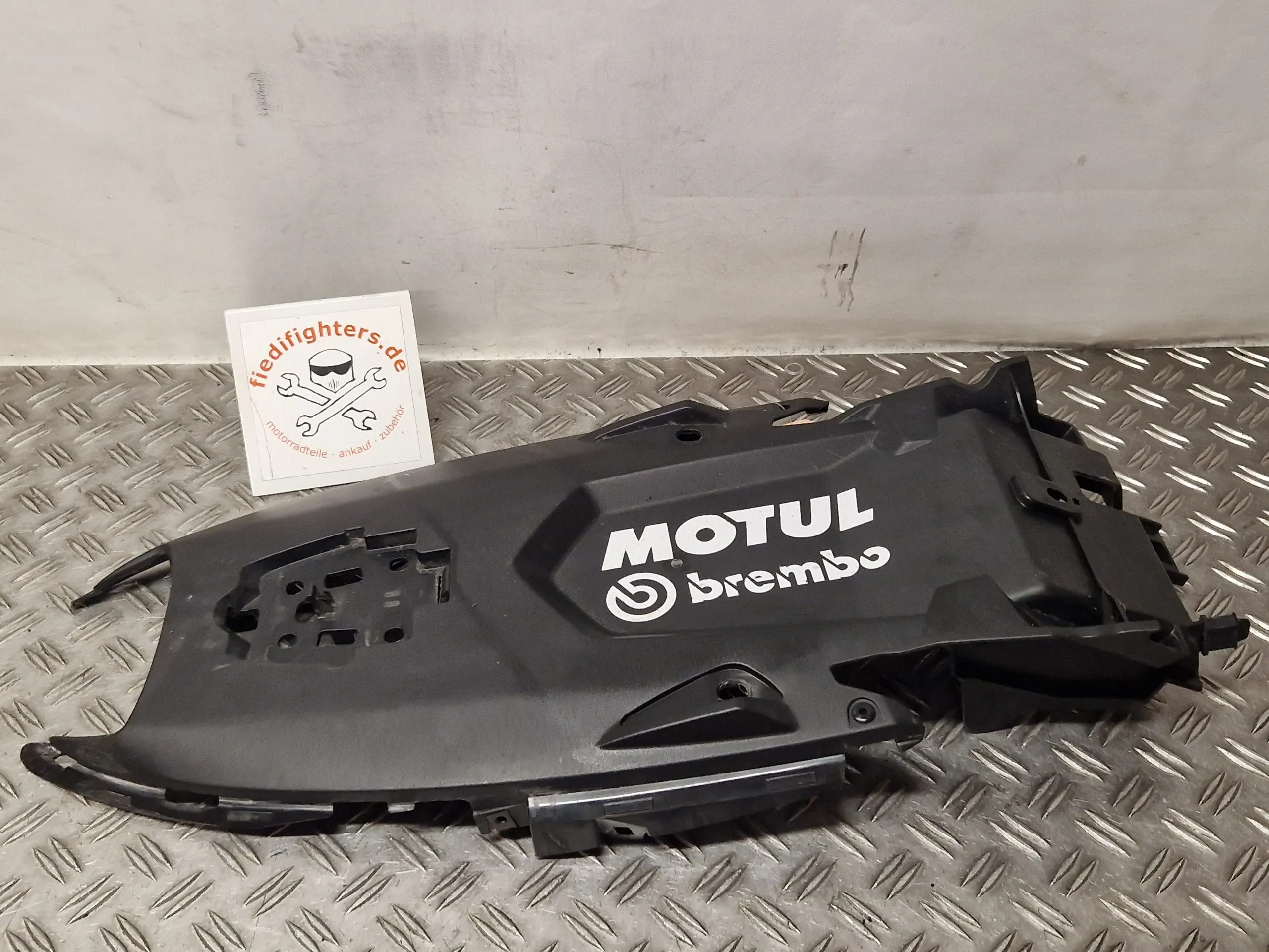 Heckunterverkleidung Verkleidung Suzuki GSX-S 750 EZ.17 WC50 14371km 6311113K00