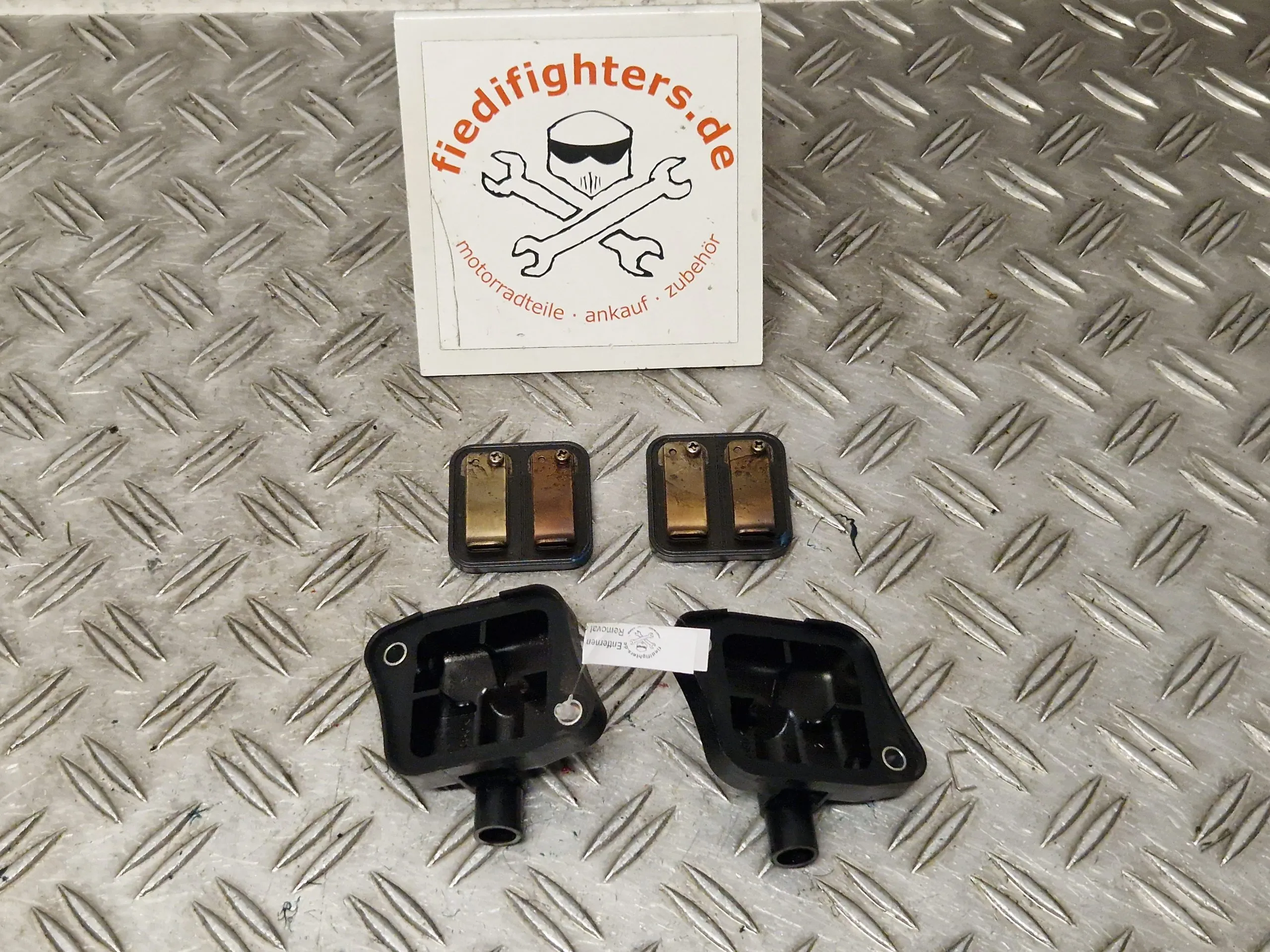 Sekundärluftventile Abdeckung Suzuki GSX-S 750 EZ.17 WC50 14371km 1845035F11