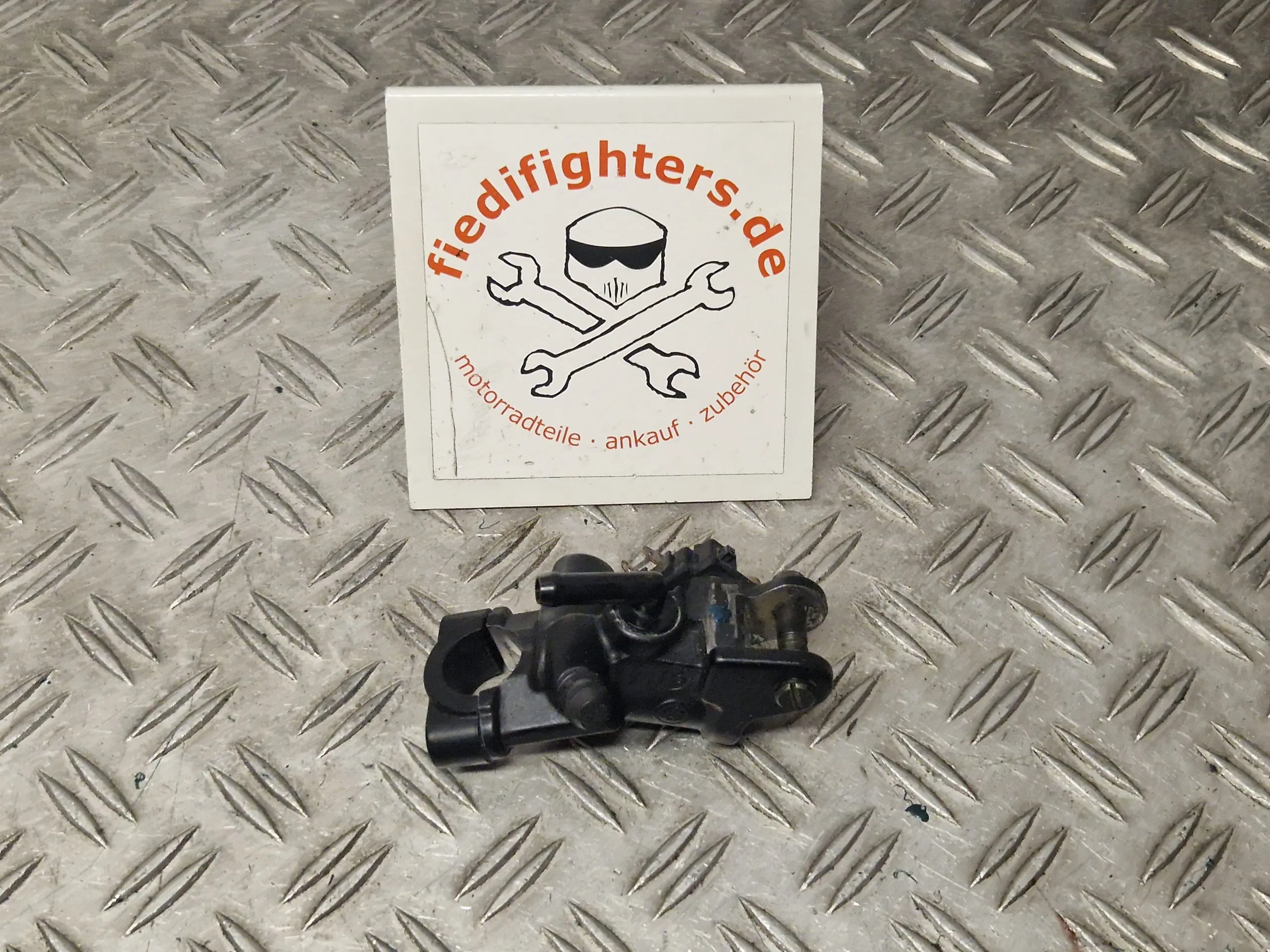 Hauptbremszylinder halter vorne Yamaha YZF-R1 RN12 BJ.06 39915Km 5VYW25871000