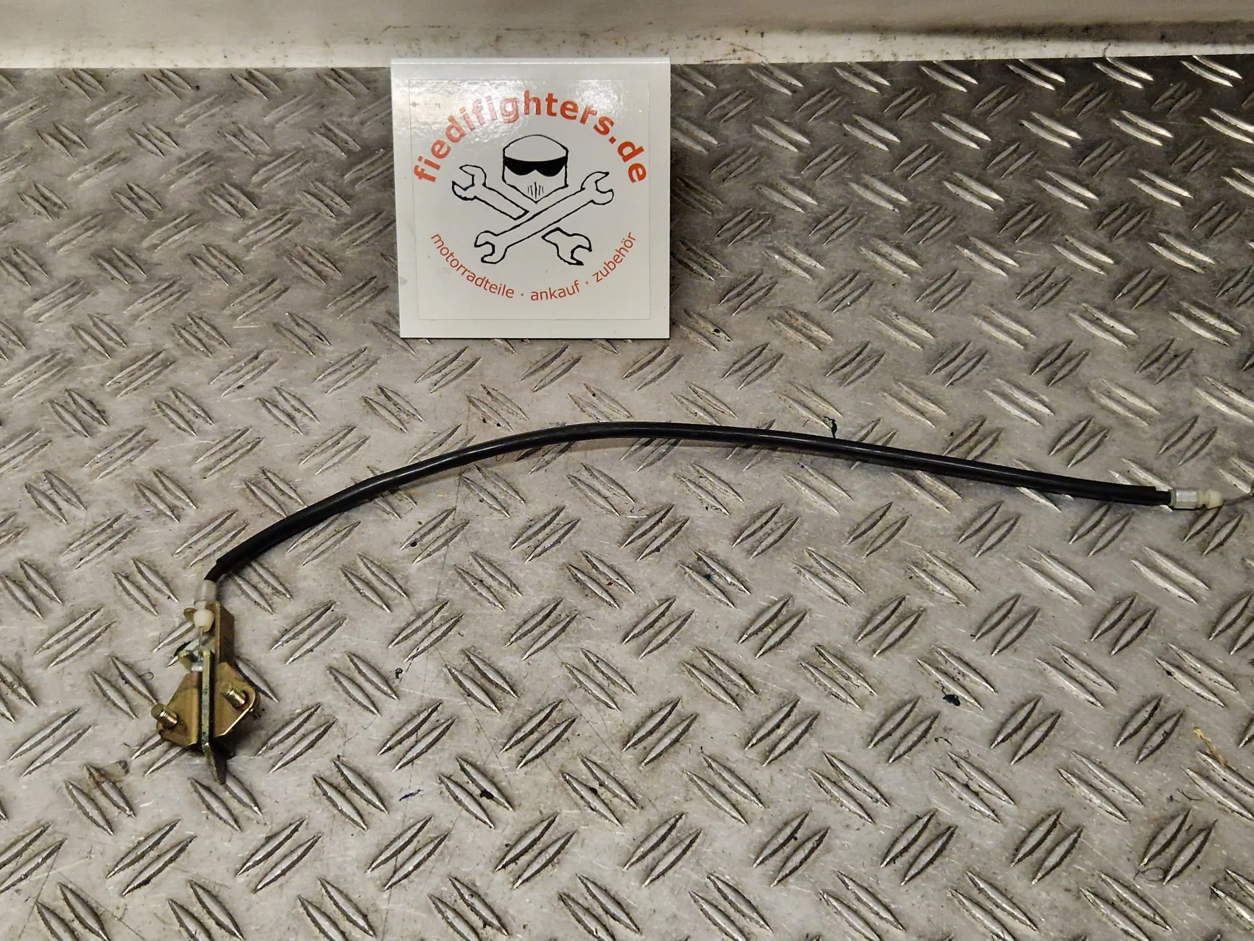 Sitzverriegelung Yamaha YZF R1 RN01 Ez.99 14405Km 4BP247800000