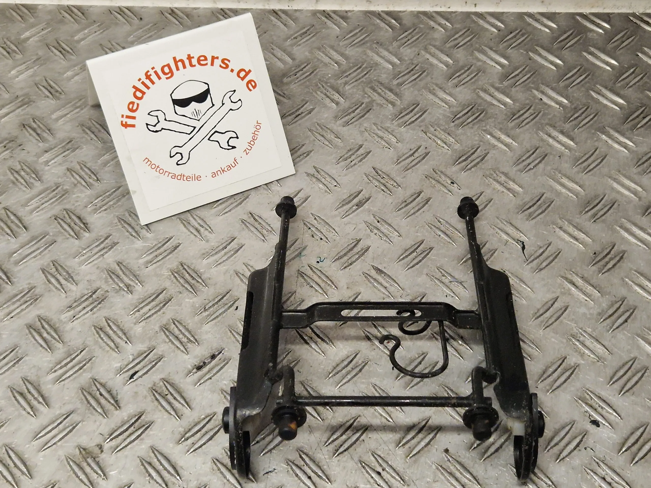 Scheinwerferhalterung Geweih Honda Hornet 900 SC48 BJ.04 33292km 61311-MCZ-000