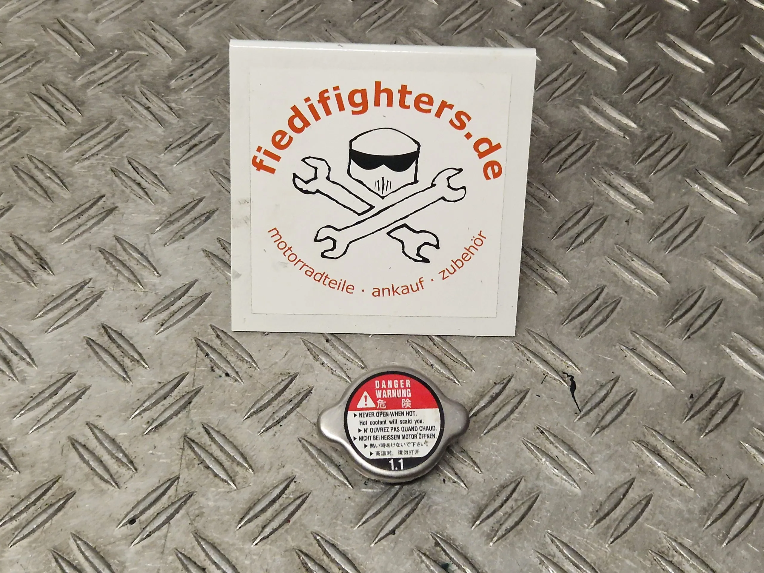 Kühlerverschlussdeckel Deckel Kühler Honda Hornet 900 SC48 BJ.04 33292km 19037-GEE-710