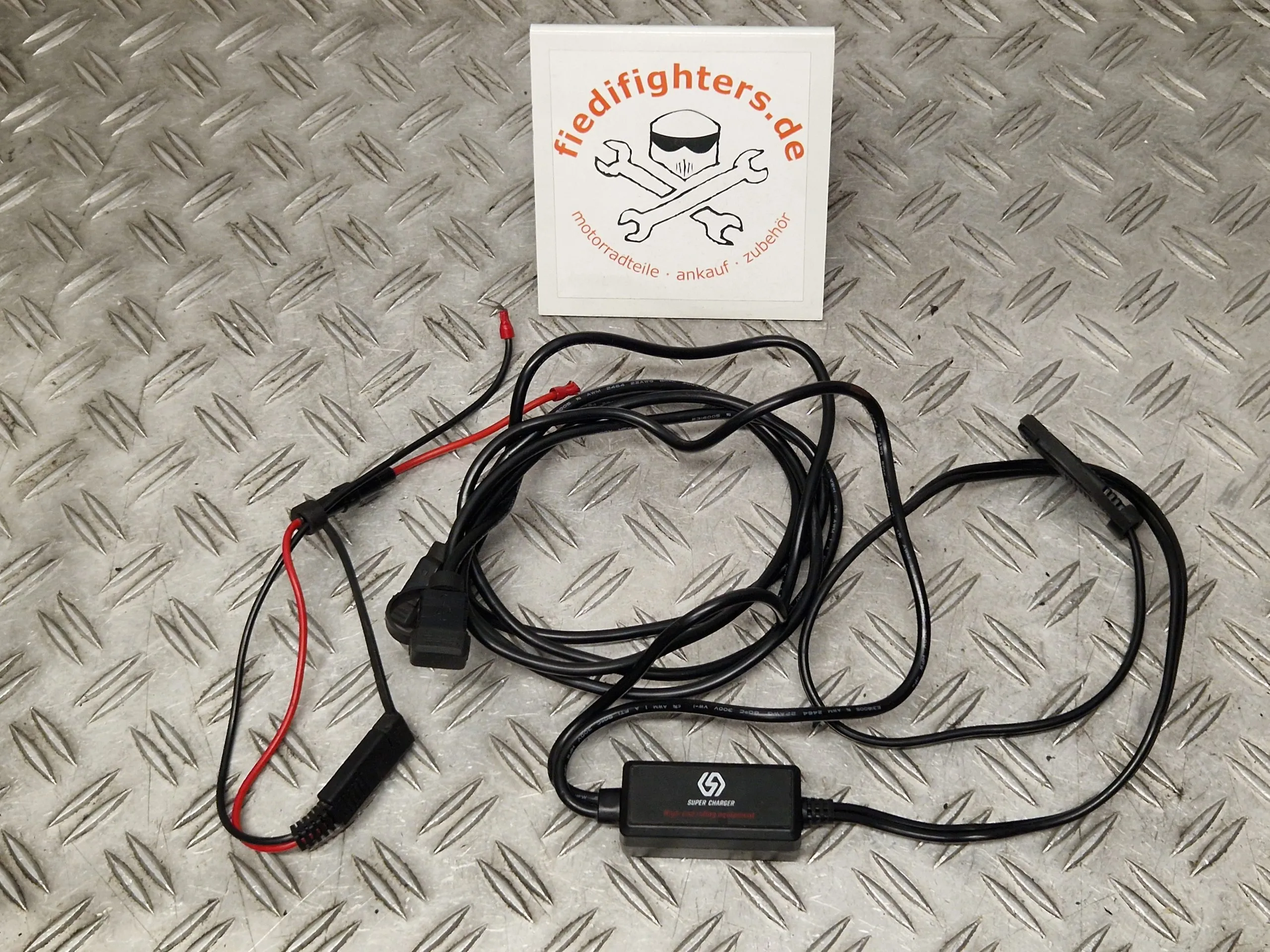 Adapterkabel USB KTM 1290 Superduke R Ez.15 55410km