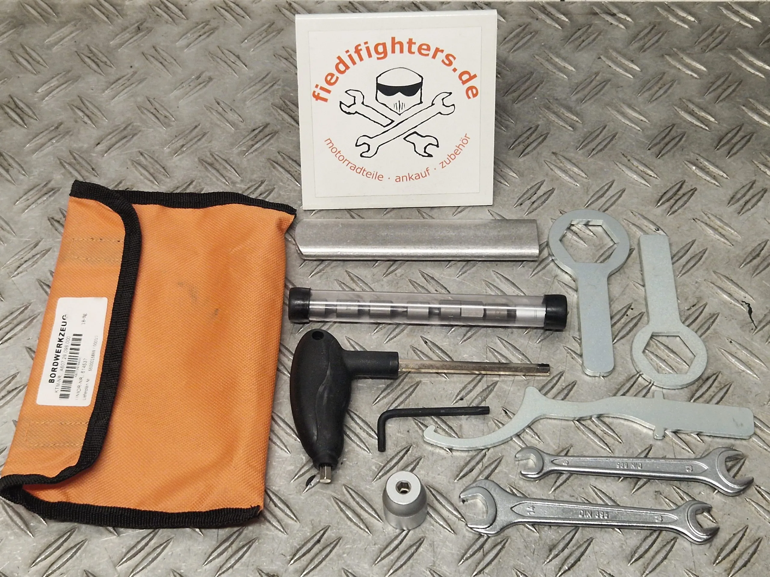 Bordwerkzeug Tool Kit Werkzeug 10 Teilig KTM 990 Duke R2 Ez.25 3610km