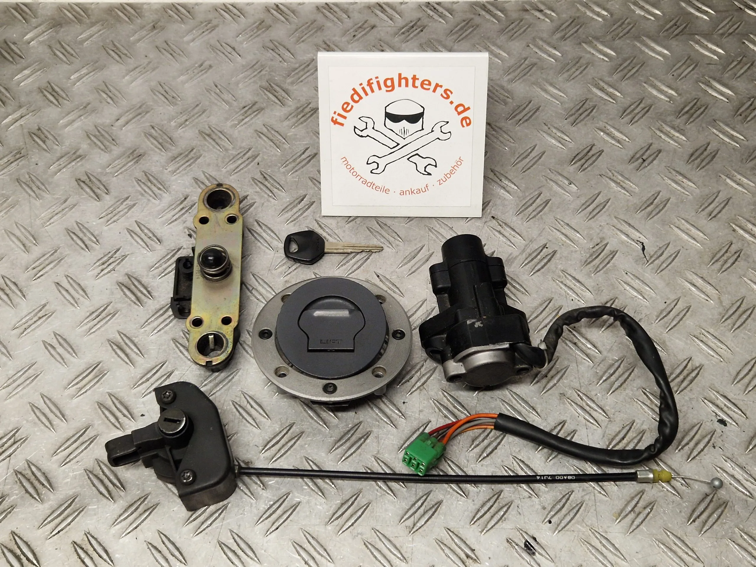 Schlosssatz Lockset Keys Schloßsatz Suzuki Bandit 1200 GV75A Kult 49277km