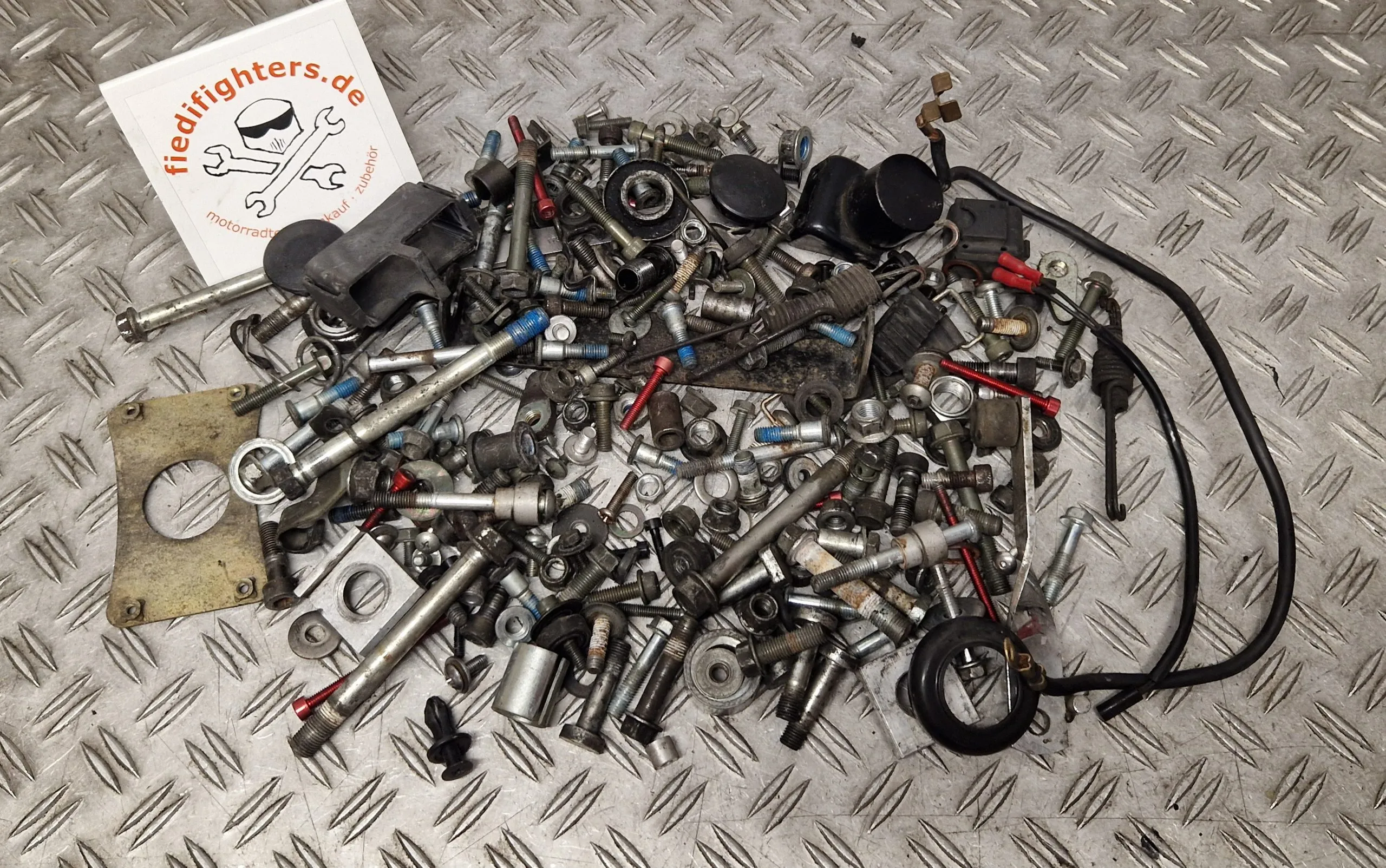 Schraubenhalter Kleinteile Suzuki Bandit 1200 GV75A EZ.98 49277Km