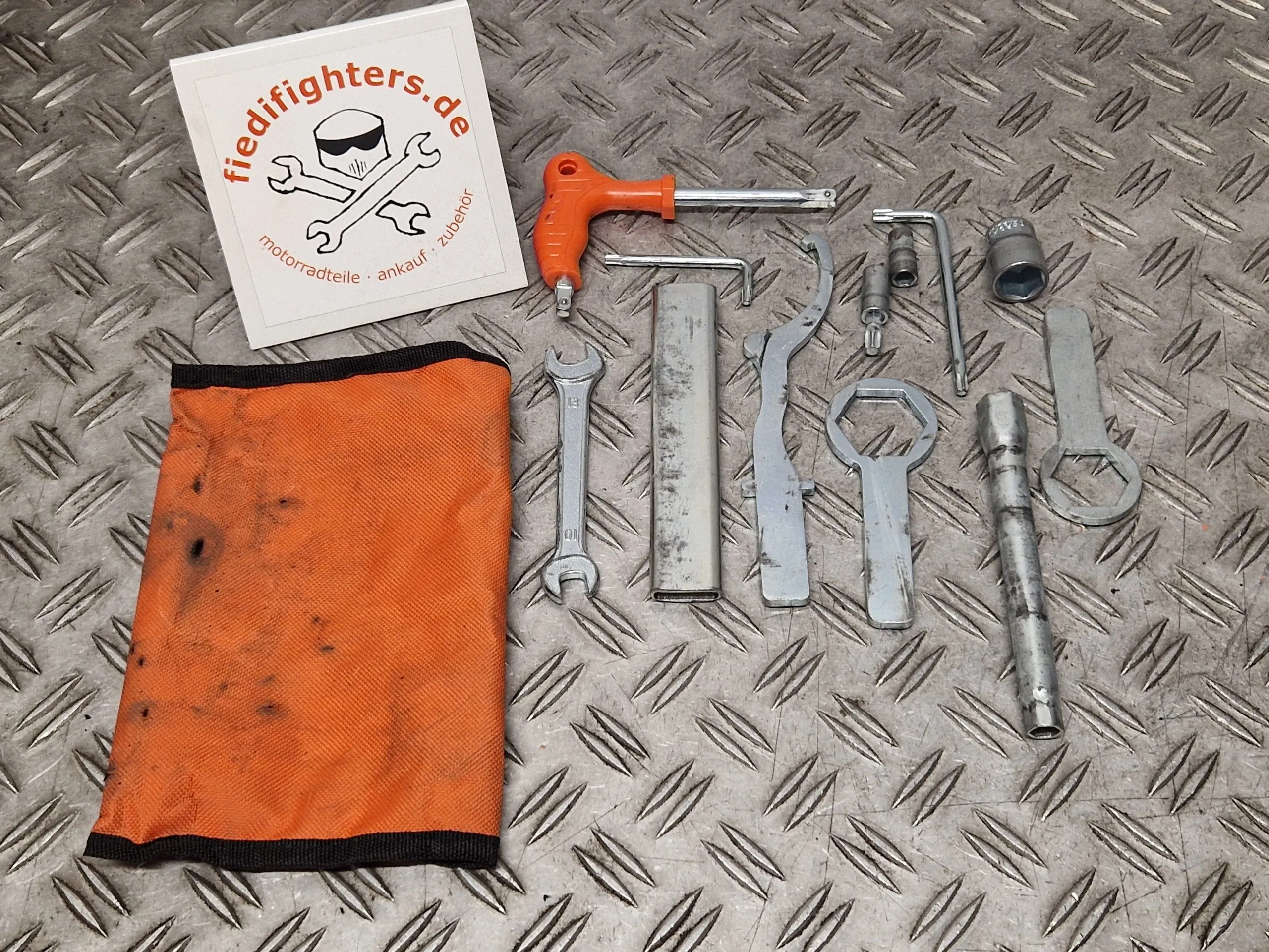 Bordwerkzeug Tool Kit Werkzeug 12 Teile KTM 790 Duke