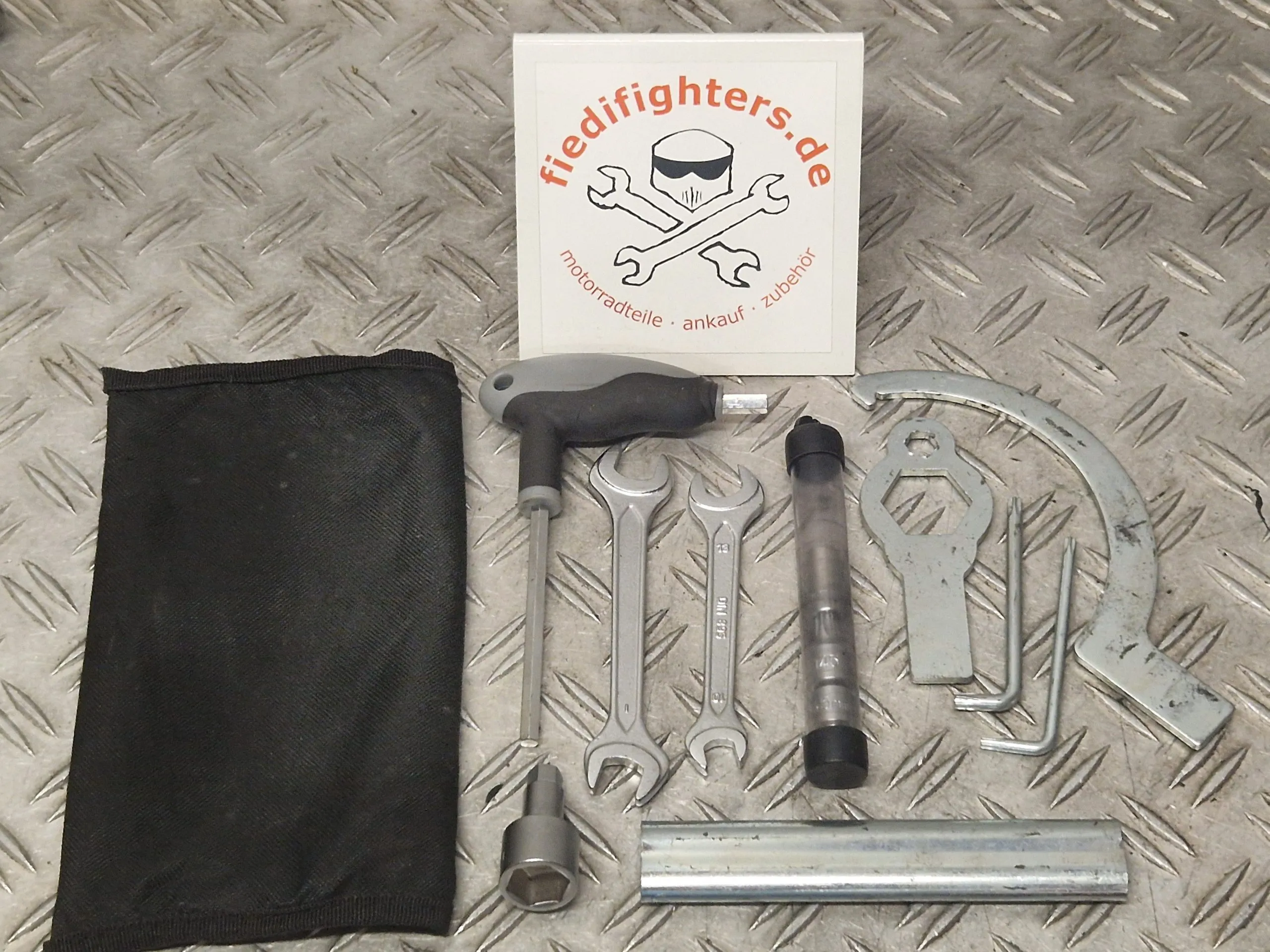 Bordwerkzeug Tool Kit Werkzeug 10 Teile KTM 1290 Super Duke R Ez.23 6096km