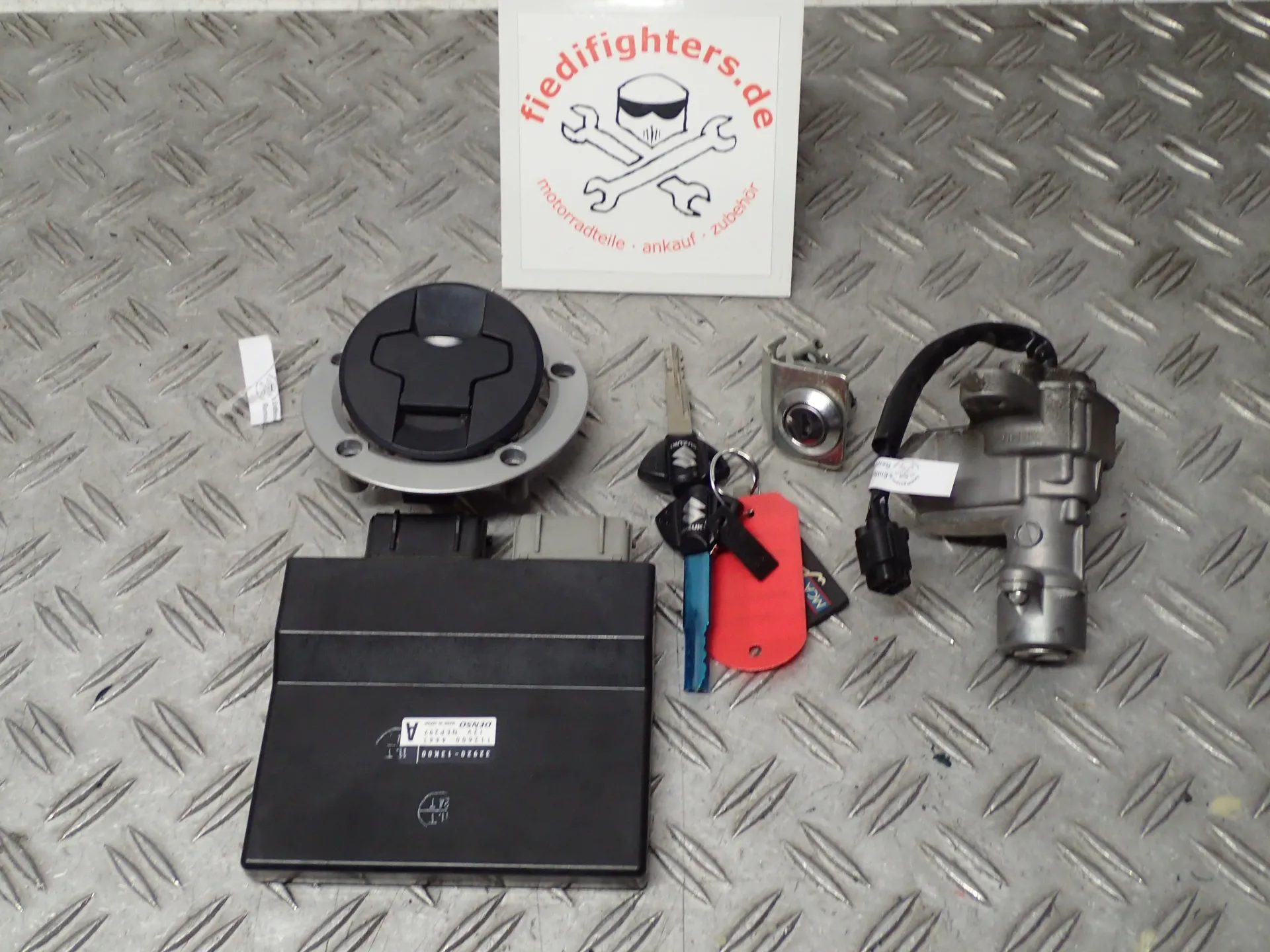 Schlosssatz keys Lockset Schloßsatz CDI Suzuki GSX-S 750 EZ.17 WC50 14371km 37000-13840-000