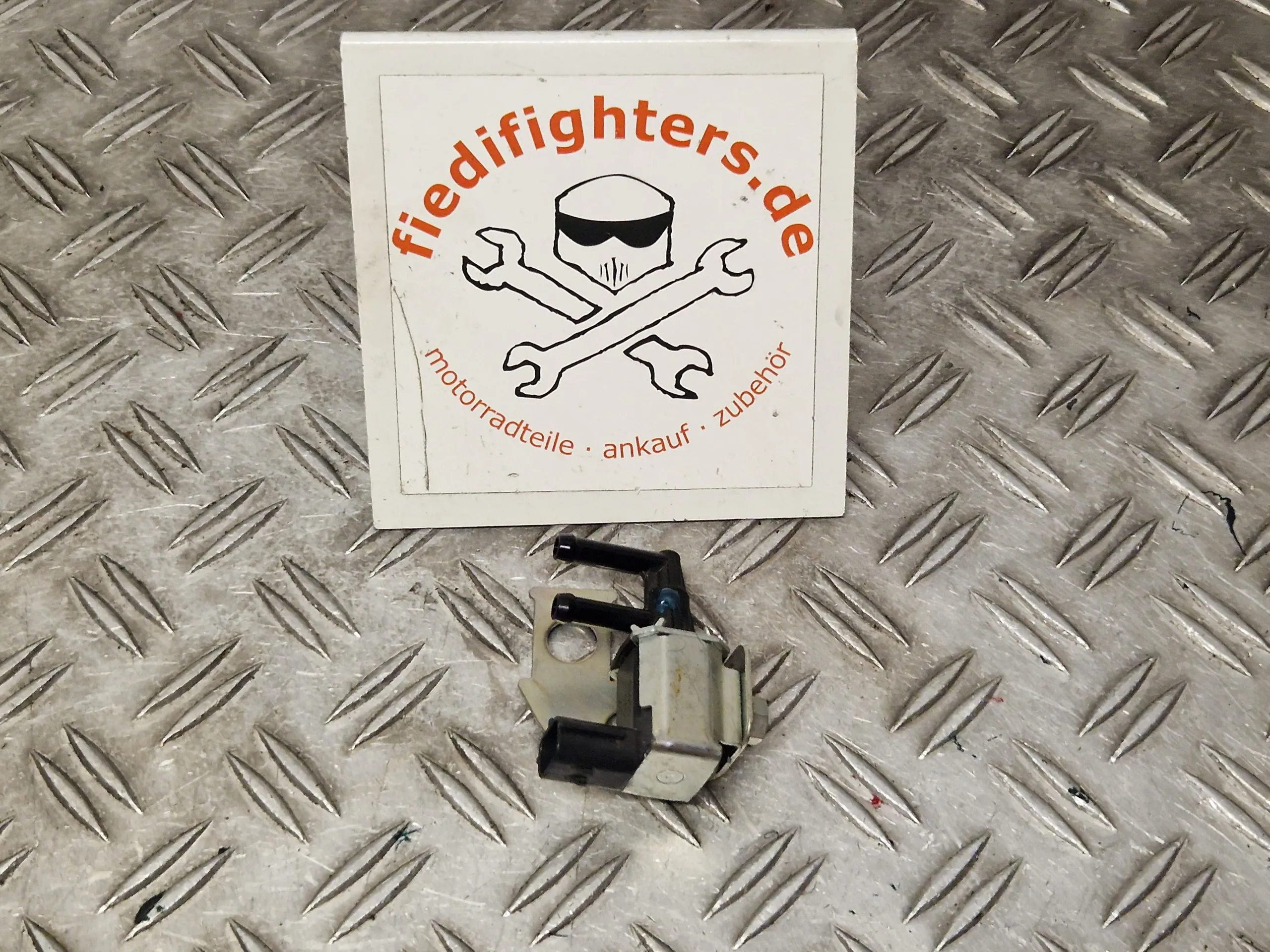 Sekundärluftventil Entlüftung Motor Suzuki GSX-S 750 EZ.17 WC50 14371km 1851029G31