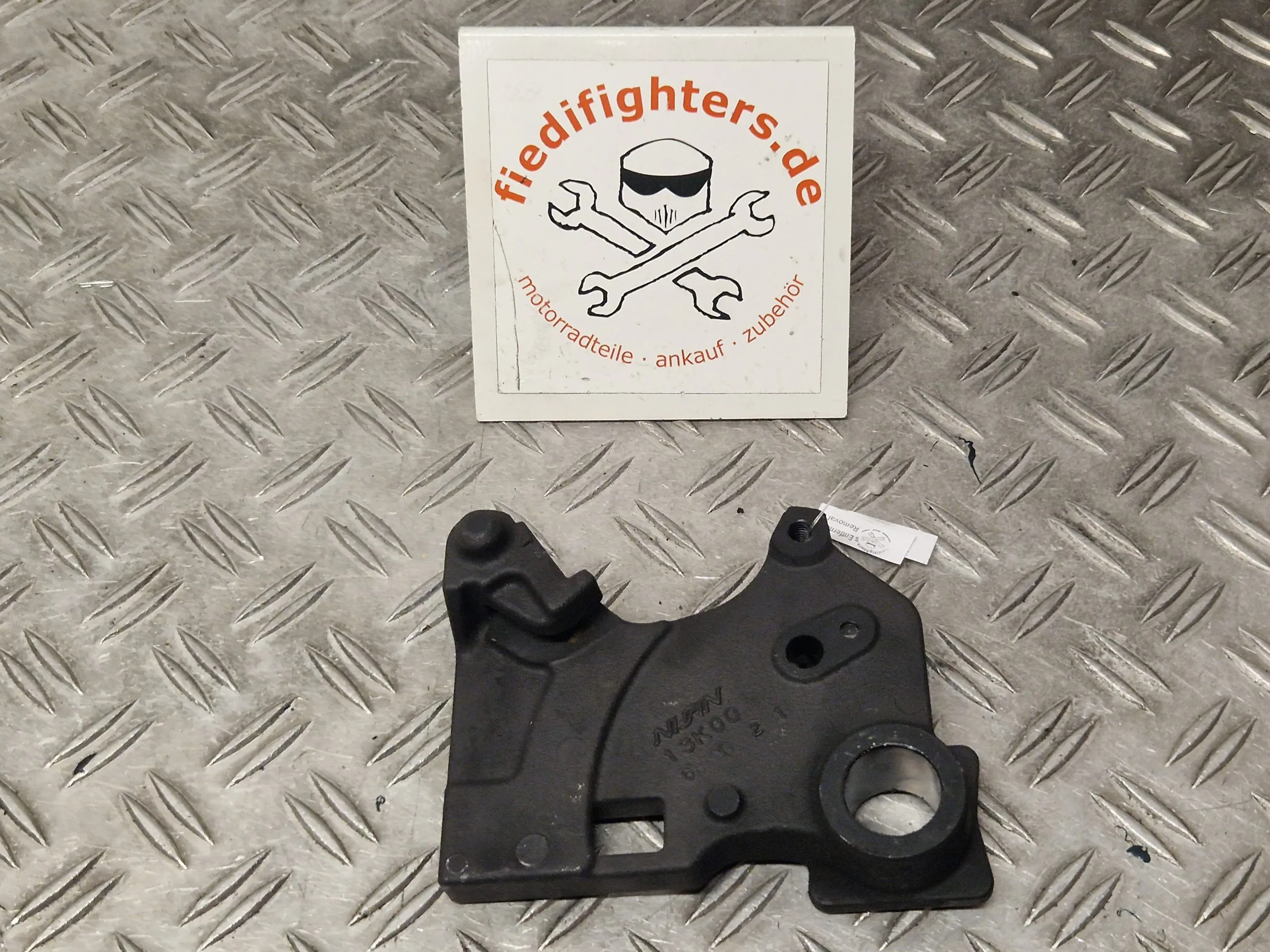 Bremssattelhalter hinten Halter Bremssattel Suzuki GSX-S 750 EZ.17 WC50 14371km 6915013K00