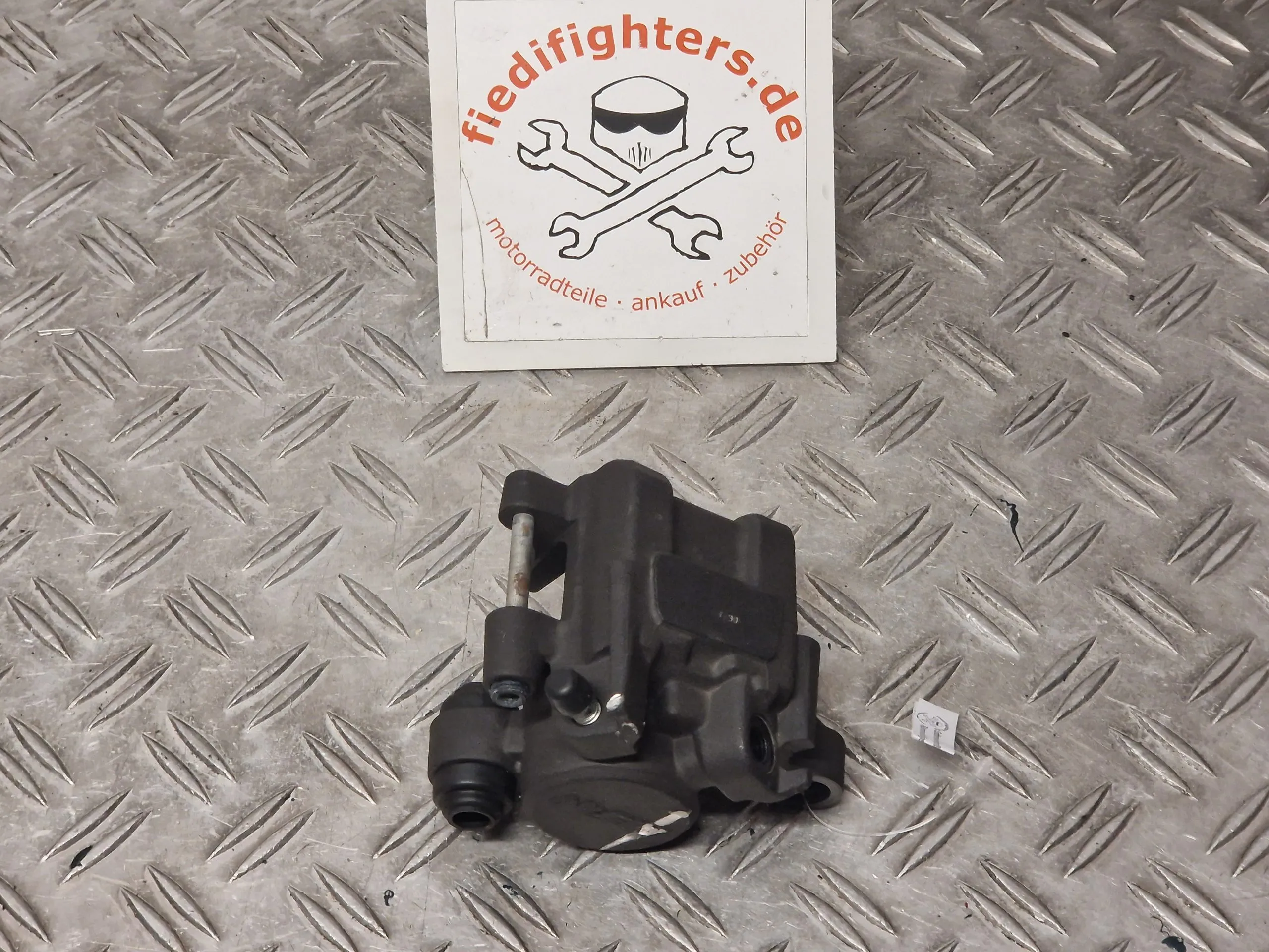 Bremssattel Bremszange hinten Caliper Suzuki GSX-S 750 EZ.17 WC50 14371km 6910013K10999