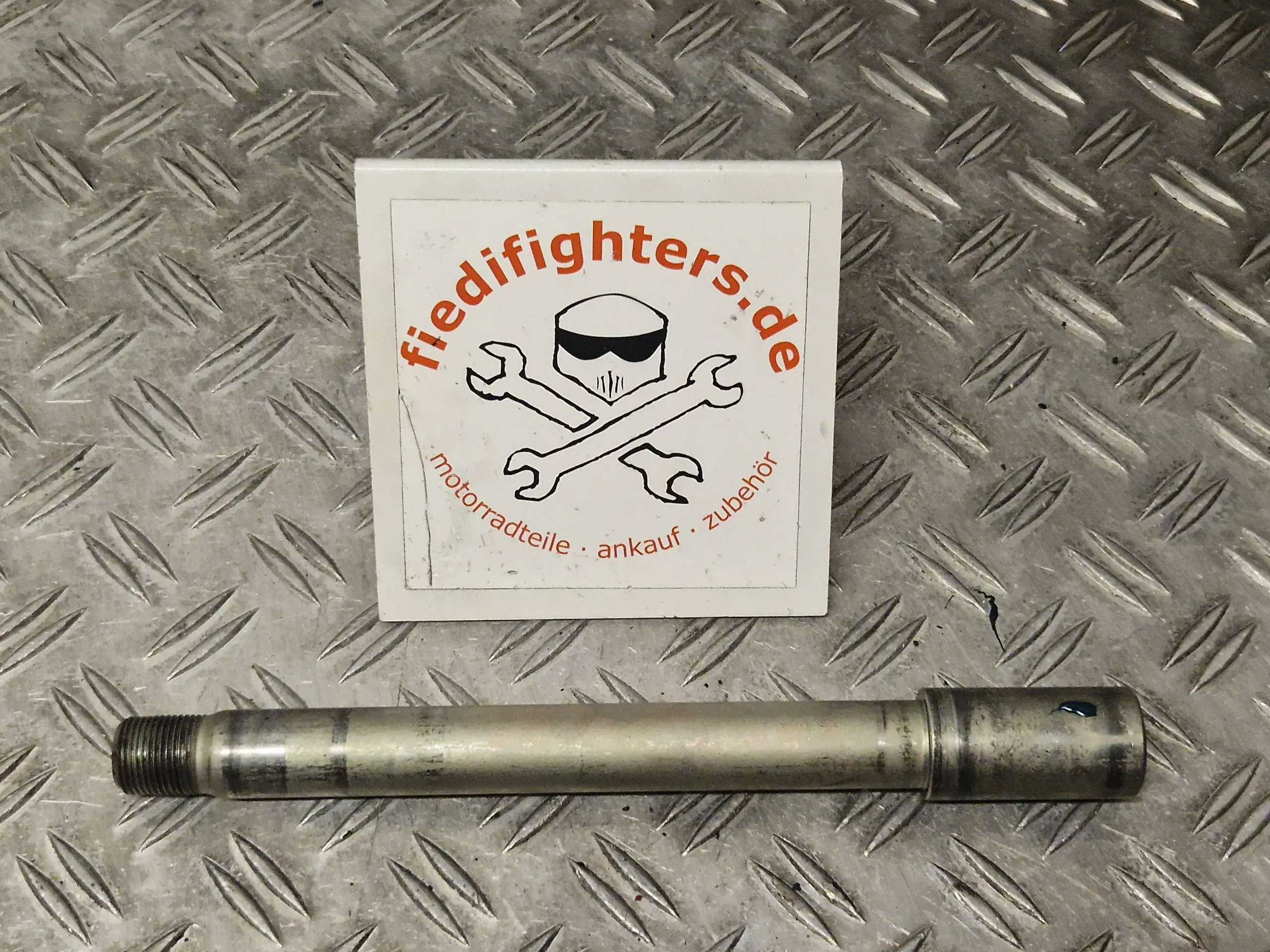 Vorderachse Achse vorne Suzuki GSX-S 750 EZ.17 WC50 14371km 5471114J00