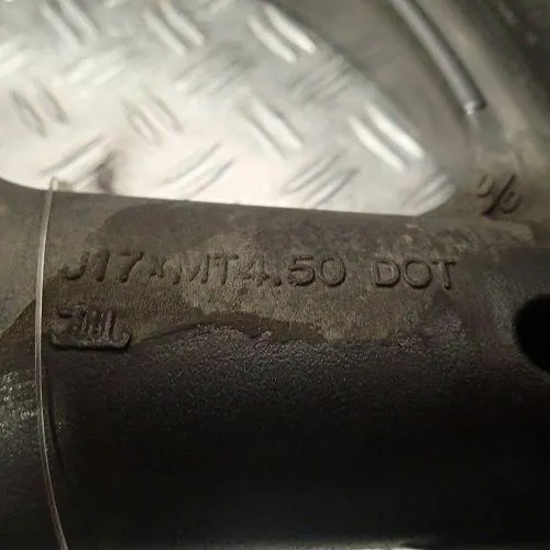 Felge hinten 4,5x17 Achse 20 Suzuki GSF 600 S Bandit WVA8 EZ.03 48483km